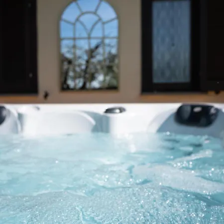Natuscia Country - Private Jacuzzi - Garden Holiday home *